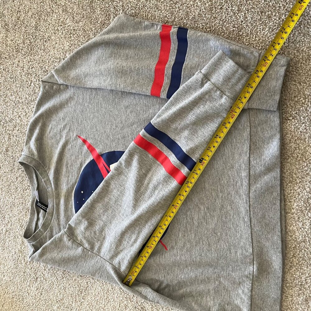 NASA Lightweight Gray Pullover Sweater with Blue and Red Stripes M - Picture 5 of 6
